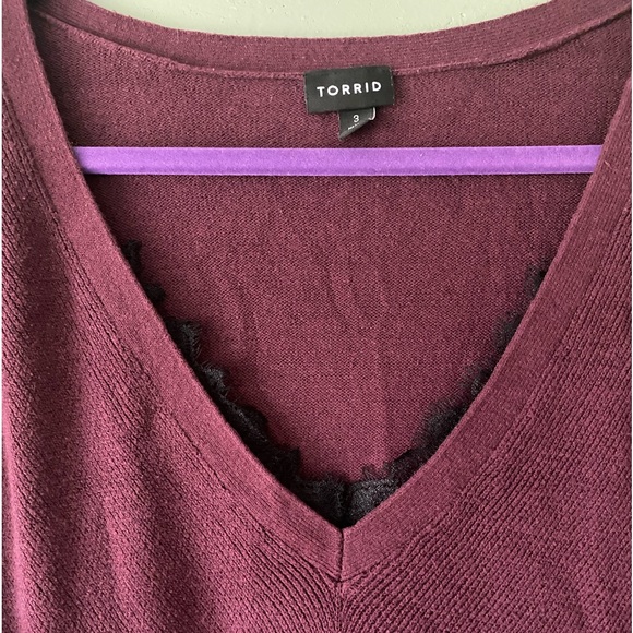 Torrid maroon sweater with black lace and deep V-neck, size 3 - Picture 4 of 9